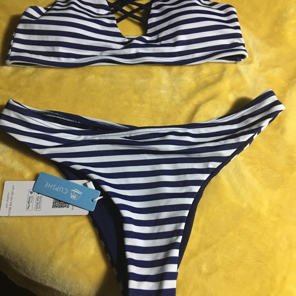 Cupshe medium two piece swim suit - Picture 1 of 7